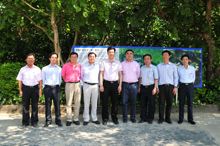 �������ݡ��_��ɭ��Ͷ�Y���M���v�A�����W��